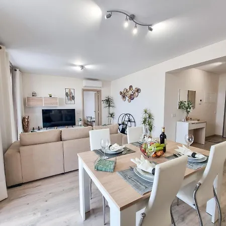 Διαμέρισμα Elite Residente Gold 11 *